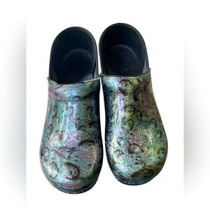 Dansko Blue Art to Wear Patent Leather Water Droplet Pattern Clog Size 40 Nurse